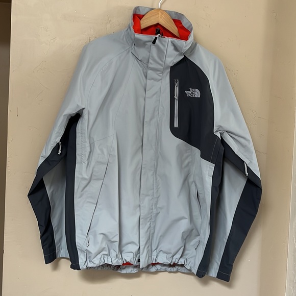 The North Face HYVENT Men’s Waterproof Jacket Size Medium - Picture 3 of 16